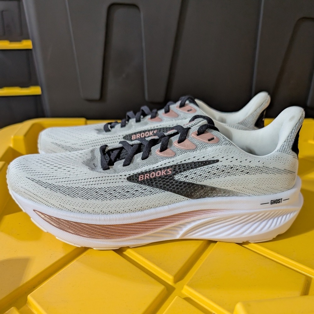 Brooks Ghost 17 Womens Running White Black Rose Gold Size 8 Wide (Store Display)